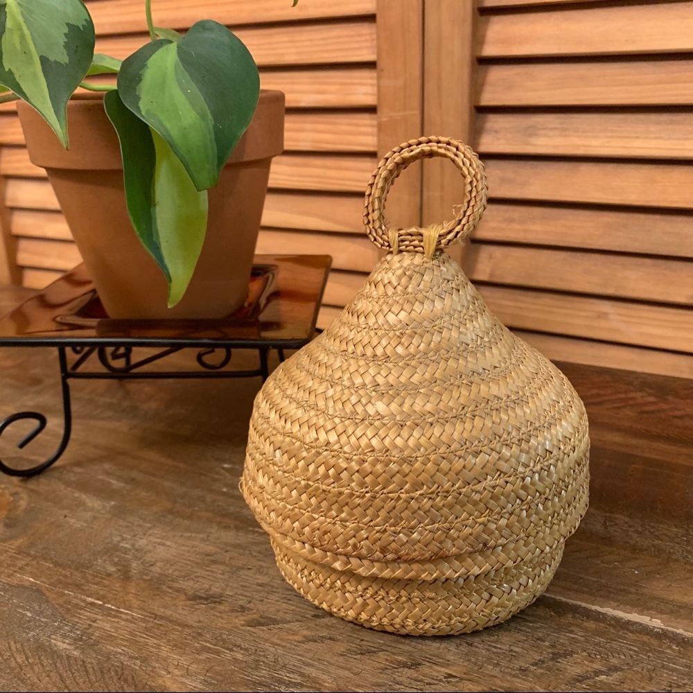 Basket with lid